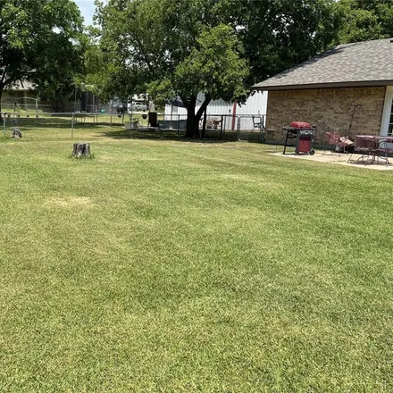 Image 7 - 305 West Carter Street, Savoy, TX 75479, USA - House for sale