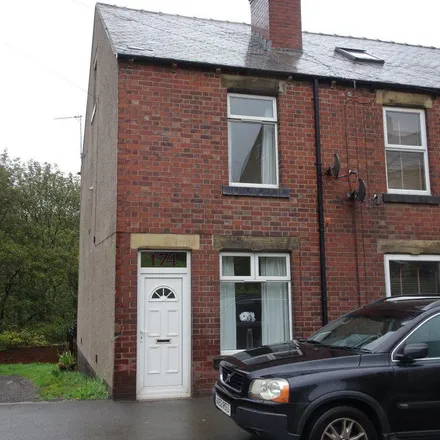 Rent this 3 bed townhouse on Manchester Road in Stocksbridge, S36 2RG