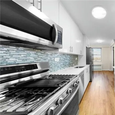 Image 4 - 2475 West 16th Street, New York, NY 11214, USA - Apartment for sale