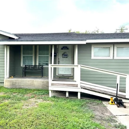 Image 1 - 402 East 9th Street, Bishop, Nueces County, TX 78343, USA - House for sale