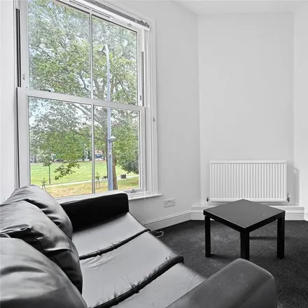 Rent this 3 bed apartment on 140 Uxbridge Road in London, W12 8AT