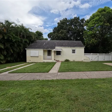 Image 1 - 2452 Cortez Boulevard, Fort Myers, FL 33901, USA - House for sale