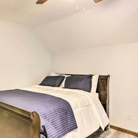 Rent this 3 bed condo on Toledo