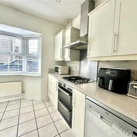 Image 6 - Vistula Crescent, Swindon, SN25 1QG, United Kingdom - Townhouse for sale