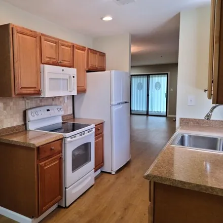 Image 4 - 58 Amberly Drive, Whittier Oaks, Manalapan Township, NJ 07726, USA - House for rent