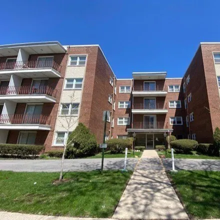 Rent this 3 bed apartment on 5256 Galitz Street in Skokie, IL 60077