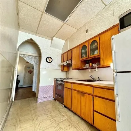 Image 5 - 57 Bay 10th Street, New York, NY 11228, USA - House for sale