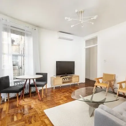 Image 2 - 261 West 22nd Street, New York, NY 10011, USA - Townhouse for sale