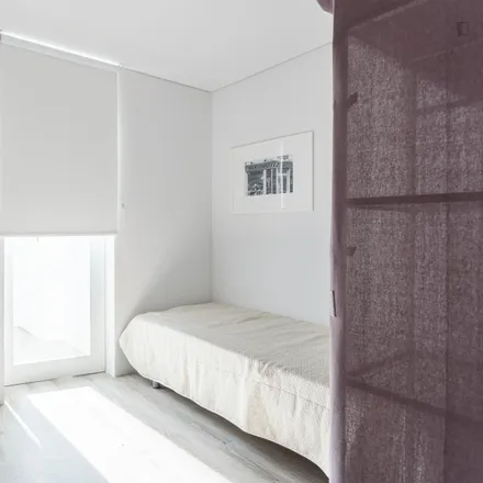 Rent this 5 bed room on Rua de Pedro Ivo in 4200-511 Porto, Portugal