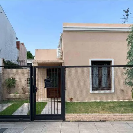 Buy this 2 bed house on Francisco Drumond 223 in Adrogué, Argentina