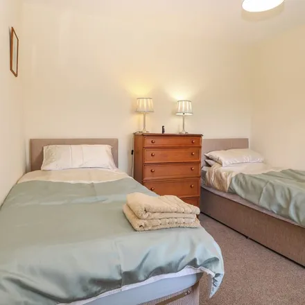 Rent this 3 bed townhouse on Llanddaniel Fab in LL60 6NN, United Kingdom