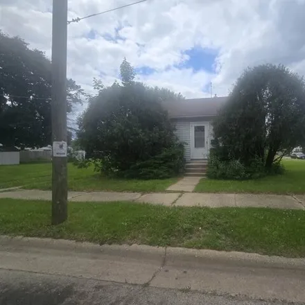 Buy this 2 bed house on 2140 Grenshaw Street in Rockford, IL 61101