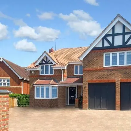 Rent this 5 bed house on Great Groves in Goffs Oak, EN7 6SX