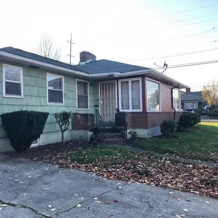 Buy this 4 bed house on 136 North Russet Street in Portland, OR 97217