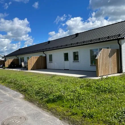 Rent this 4 bed apartment on Bondevägen in 691 37 Karlskoga, Sweden