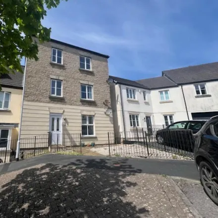 Rent this 2 bed apartment on Triumphal Crescent in Plympton, PL7 4RW