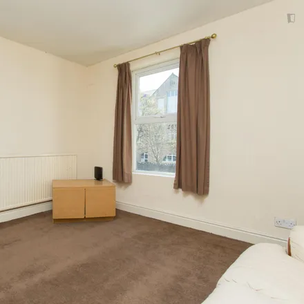 Image 2 - Earth Claims, 525 Abbeydale Road, Sheffield, S7 1FU, United Kingdom - Apartment for rent