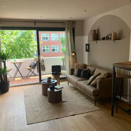 Rent this 2 bed apartment on Geisbergstraße in 10777 Berlin, Germany