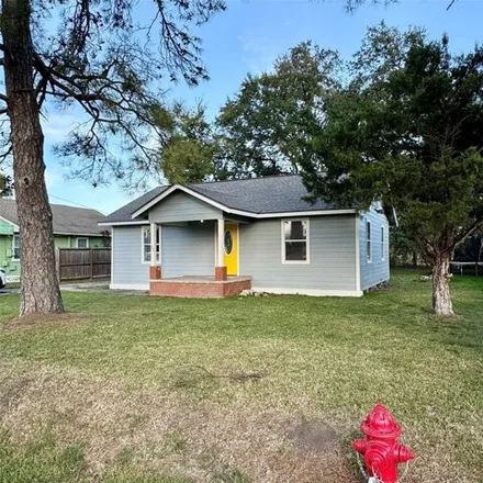 Rent this 2 bed house on 109 Gossett St in Highlands, Texas