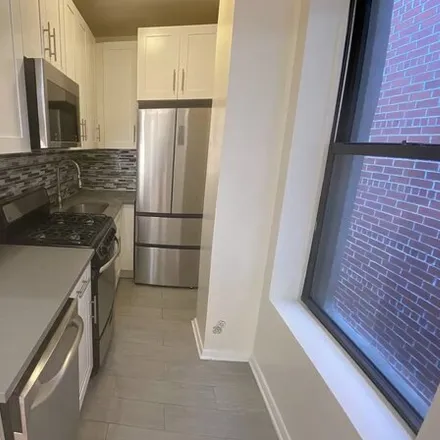 Rent this 3 bed house on 435 East 75th Street in New York, NY 10021