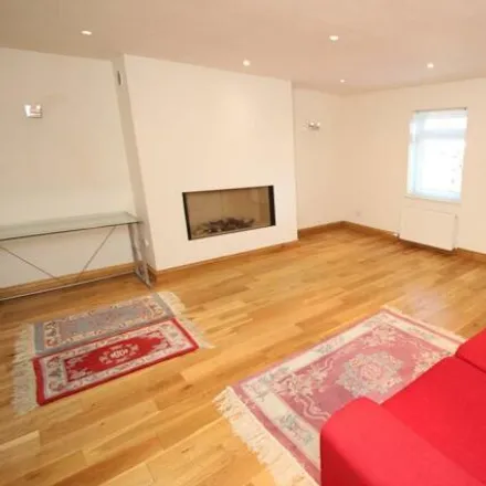 Image 7 - Mulberry Avenue, Leeds, LS16 8LL, United Kingdom - House for rent