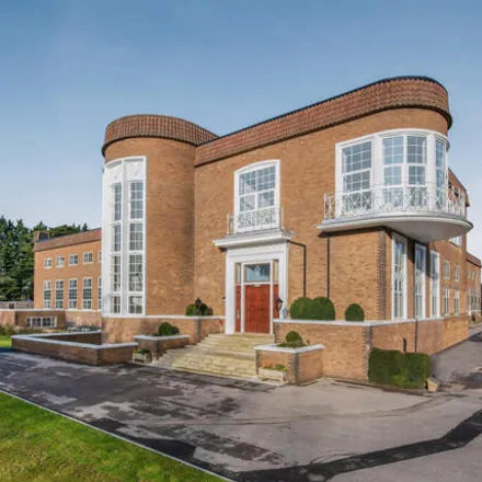 Buy this 1 bed apartment on The Residence in Wycombe Road, Bradenham