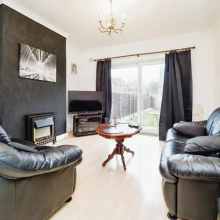 Buy this 3 bed townhouse on Fallaize Avenue in London, IG1 2EF
