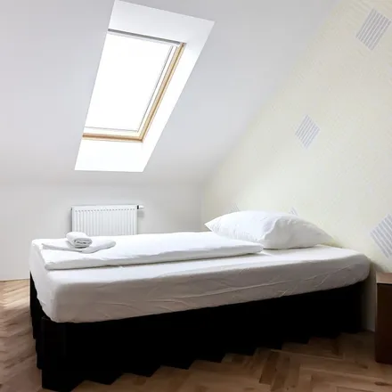 Image 2 - Potraviny, Blanická, 120 00 Prague, Czechia - Apartment for rent