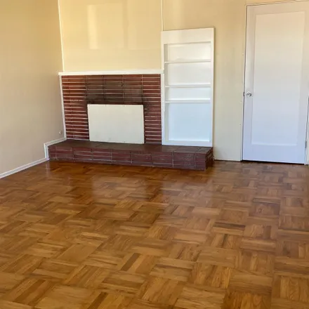 Rent this 1 bed room on Alta Loma Avenue & Saint Francis Boulevard in Alta Loma Avenue, Daly City