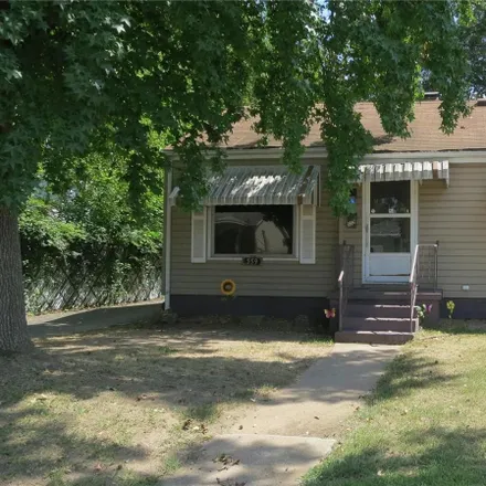 Buy this 2 bed house on 559 South 10th Street in Wood River, IL 62095