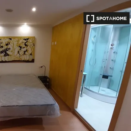 Rent this 4 bed room on Hotel Alda Centro Oviedo in Calle Joaquina Bobela, 3