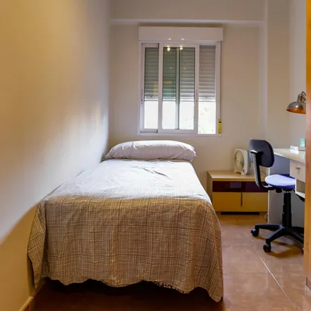 Rent this 4 bed room on Carrer del Marí Blas de Lezo in 24, 46011 Valencia