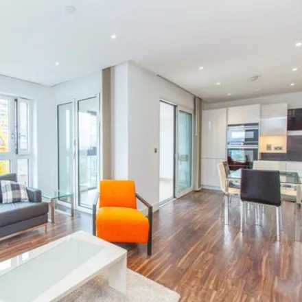 Rent this 3 bed room on Wiverton Tower in 4 New Drum Street, London