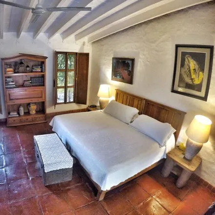 Rent this 6 bed house on Tepoztlán