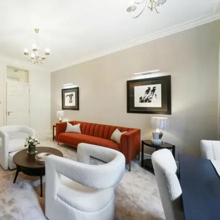 Image 3 - Clarence Gate Gardens, 127-147 Glentworth Street, London, NW1 6AU, United Kingdom - Room for rent