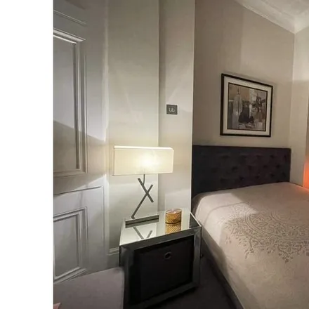 Rent this 2 bed room on 15 Elvaston Place in London, SW7 4PQ