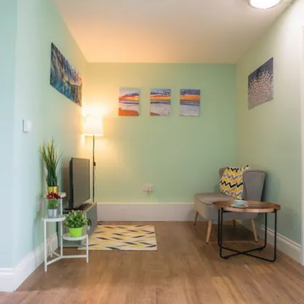 Rent this 2 bed apartment on Beaconsfield Road in London, SE9 4DJ