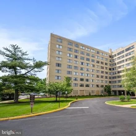 Buy this 1 bed condo on 6621 Wakefield Drive in Belle Haven, Fairfax County