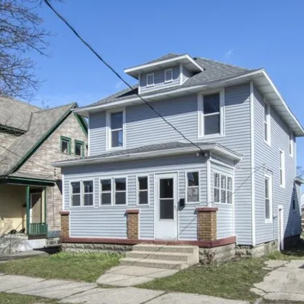 Buy this 3 bed house on 109 Fair Street Southeast in Grand Rapids, MI 49507