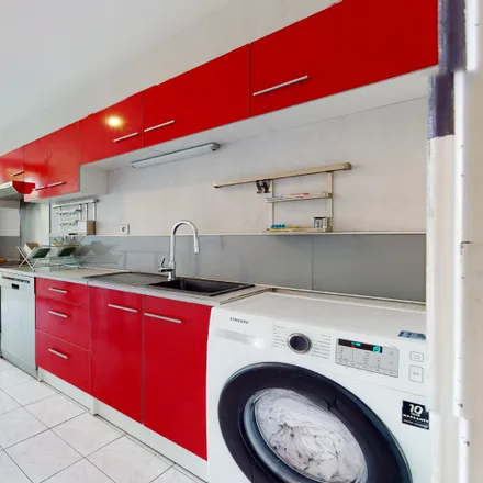 Rent this 1 bed room on Rue Des Châteaux Bruloir