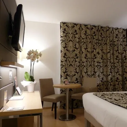 Rent this 1 bed apartment on 7 Rue Christophe Colomb in 91300 Massy, France