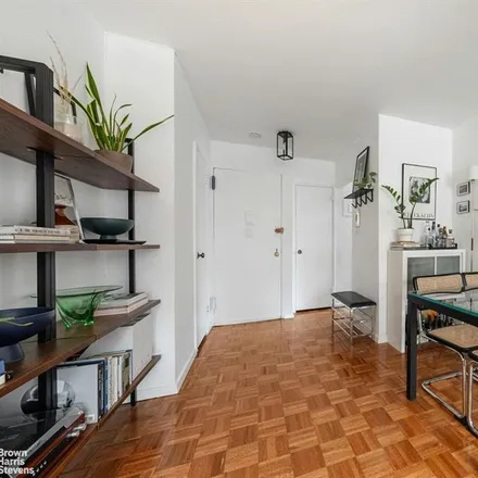 Image 3 - 201 WEST 21ST STREET 9C in Chelsea - Apartment for sale
