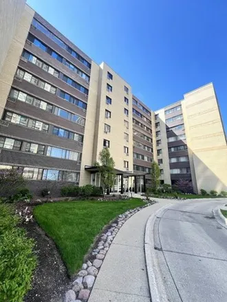 Buy this 1 bed condo on 6300 North Sheridan Road in Chicago, IL 60660