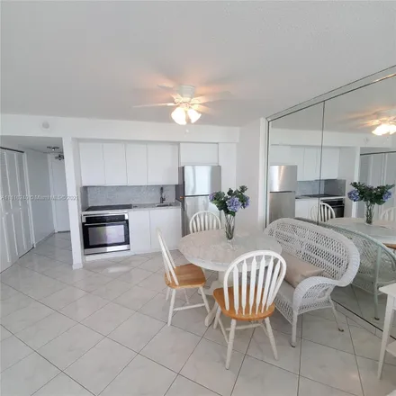 Image 7 - 465 Ocean Drive, Miami Beach, FL 33139, USA - Condo for sale