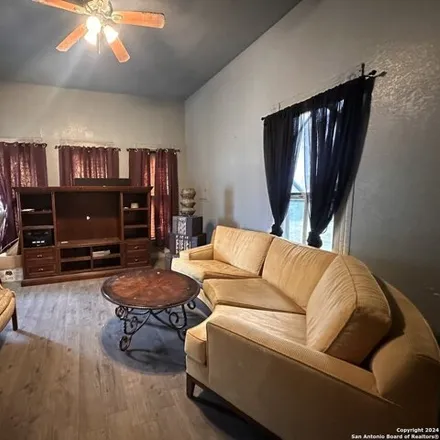 Image 4 - 917 Burnet St, San Antonio, Texas, 78202 - House for sale