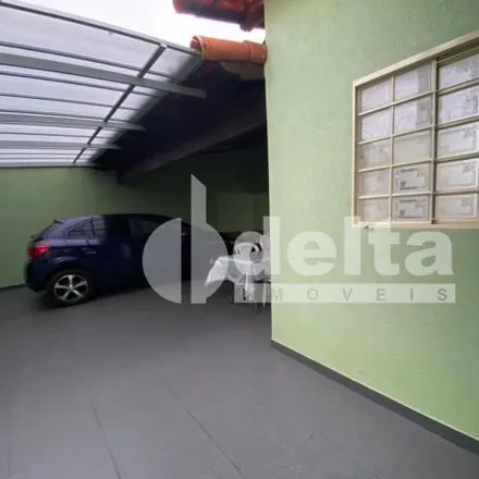 Buy this 3 bed house on Rua José Humberto Alcântara in Alto Umuarama, Uberlândia - MG