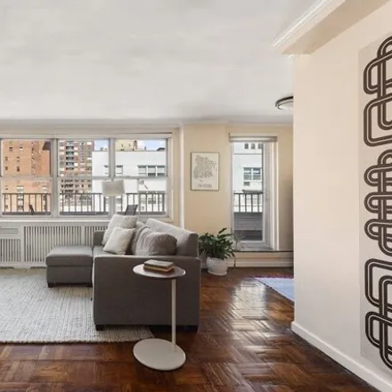 Image 2 - 310 East 70th Street, New York, NY 10021, USA - Apartment for sale