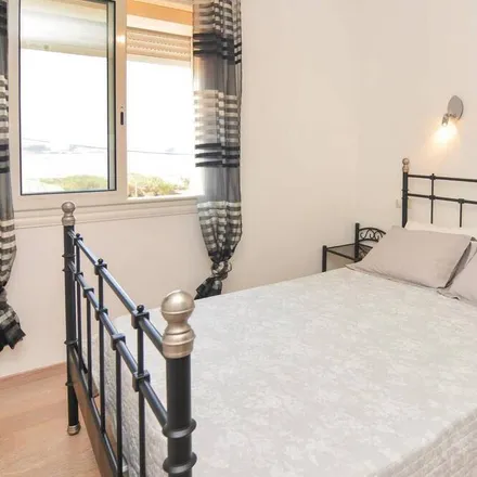 Rent this 3 bed apartment on 13110 Port-de-Bouc