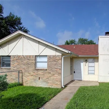 Rent this 2 bed house on 724 North Cooper Street in Arlington, TX 76011