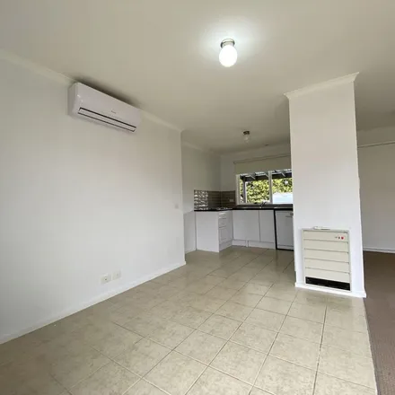 Image 2 - Nanworen Crescent, Bell Park VIC 3215, Australia - Apartment for rent